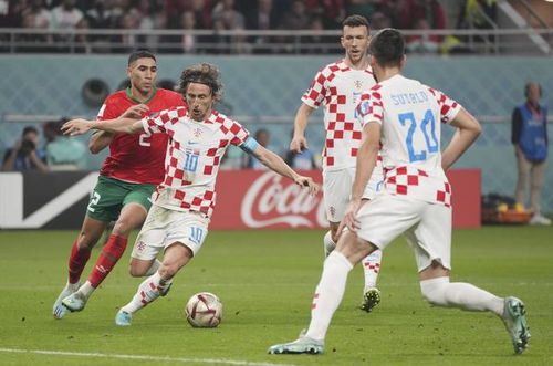 西媒：皇马冬季不会引援，高层认为阵容很强只是踢得不好（西媒：皇马冬窗按兵不动，高层称阵容够强，只是表现不佳）