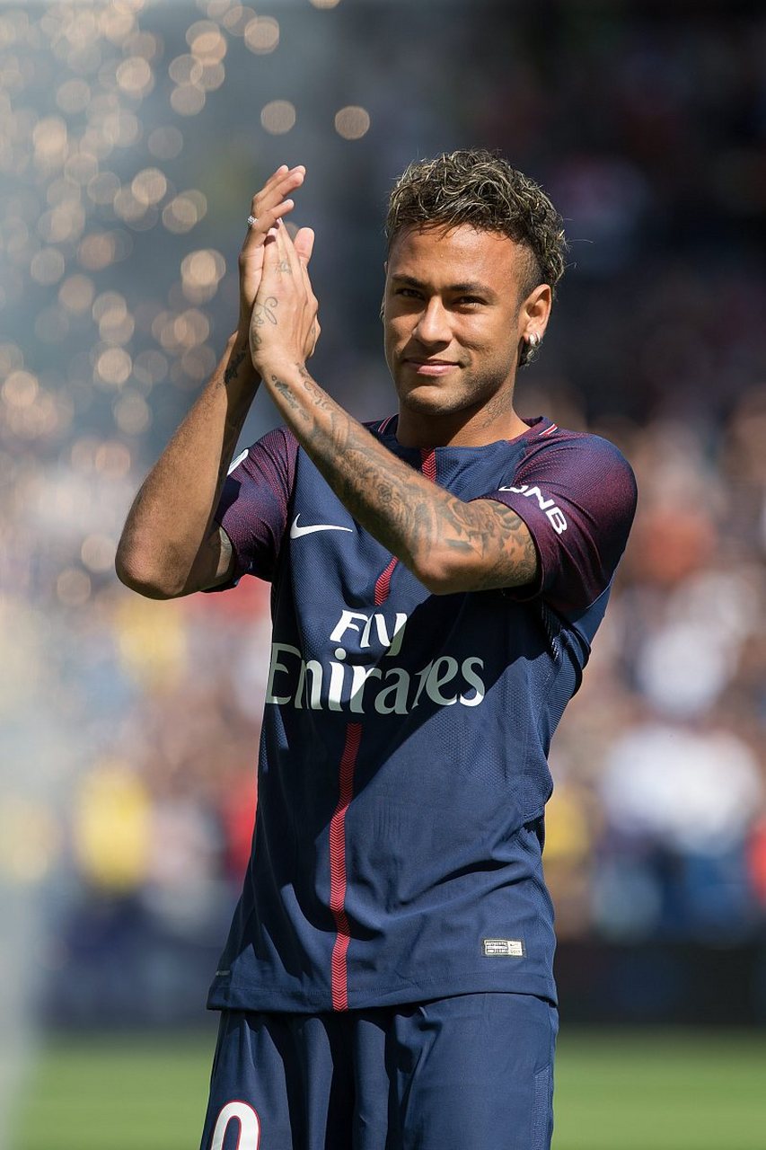 老友相见！麦克阿瑟双边卫重回墨尔本，今日将战旧主（旧地重游：麦克阿瑟边卫重返墨尔本，今日迎战前东家）