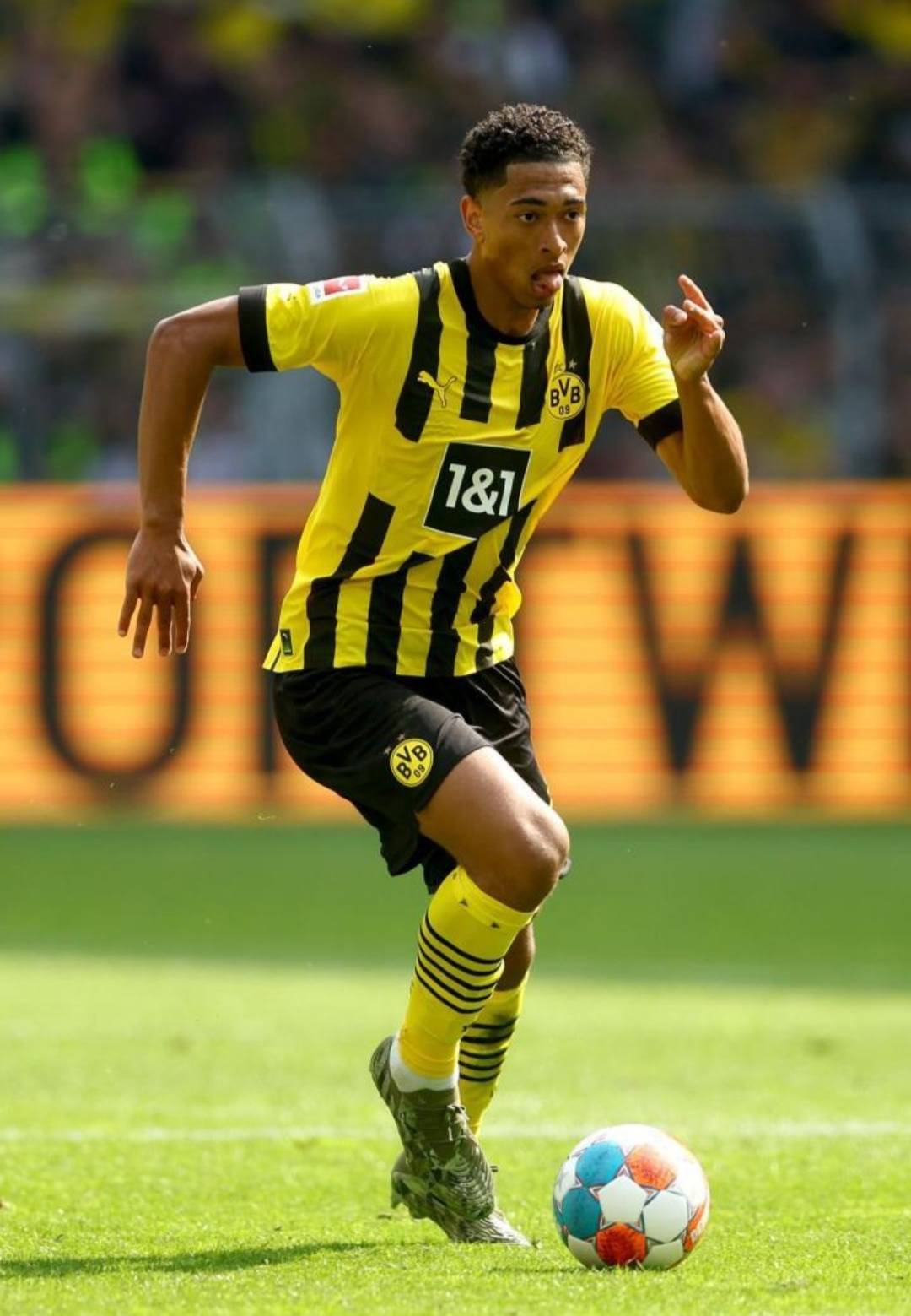 梅西航班因天气原因延误，梅西印度行第四站推迟40分钟进行（因天气影响，梅西航班延误，印度行第四站延后40分钟开始）