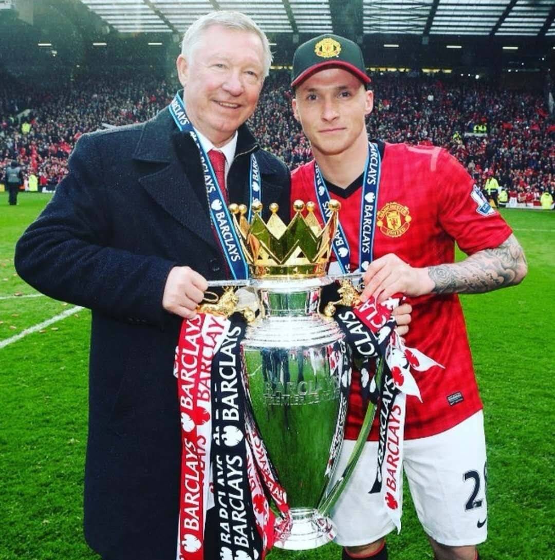 米兰跟队：米兰双雄探讨出售圣西罗冠名权，每年2000-3000万欧