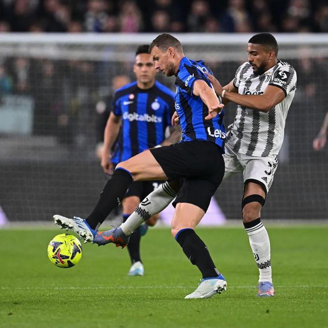 队报：尽管梅西在美职联表现出色，但足球在美国依然地位轻微