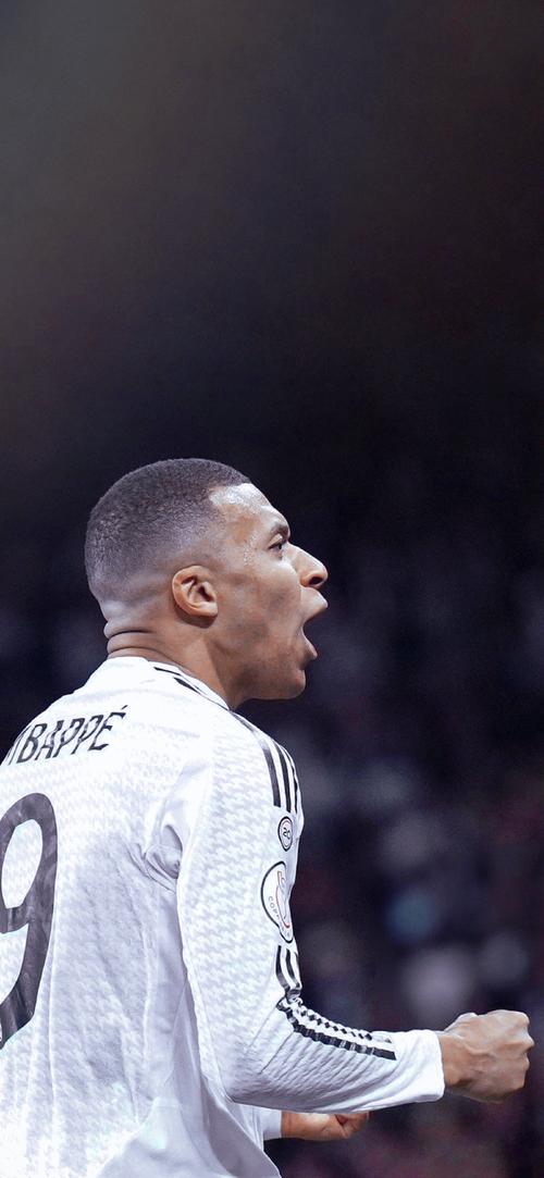 前英超名将佩特雷斯库患神秘疾病暴瘦30公斤尝试中药治疗（英超昔日名将佩特雷斯库罹不明疾病，骤瘦30公斤求助中医治疗）